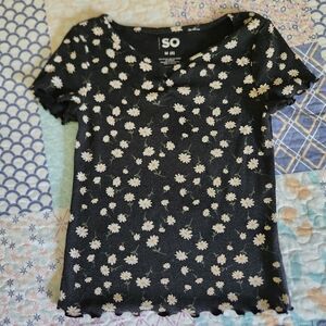 SO Black and White Daisy Print Short Sleeve Tee